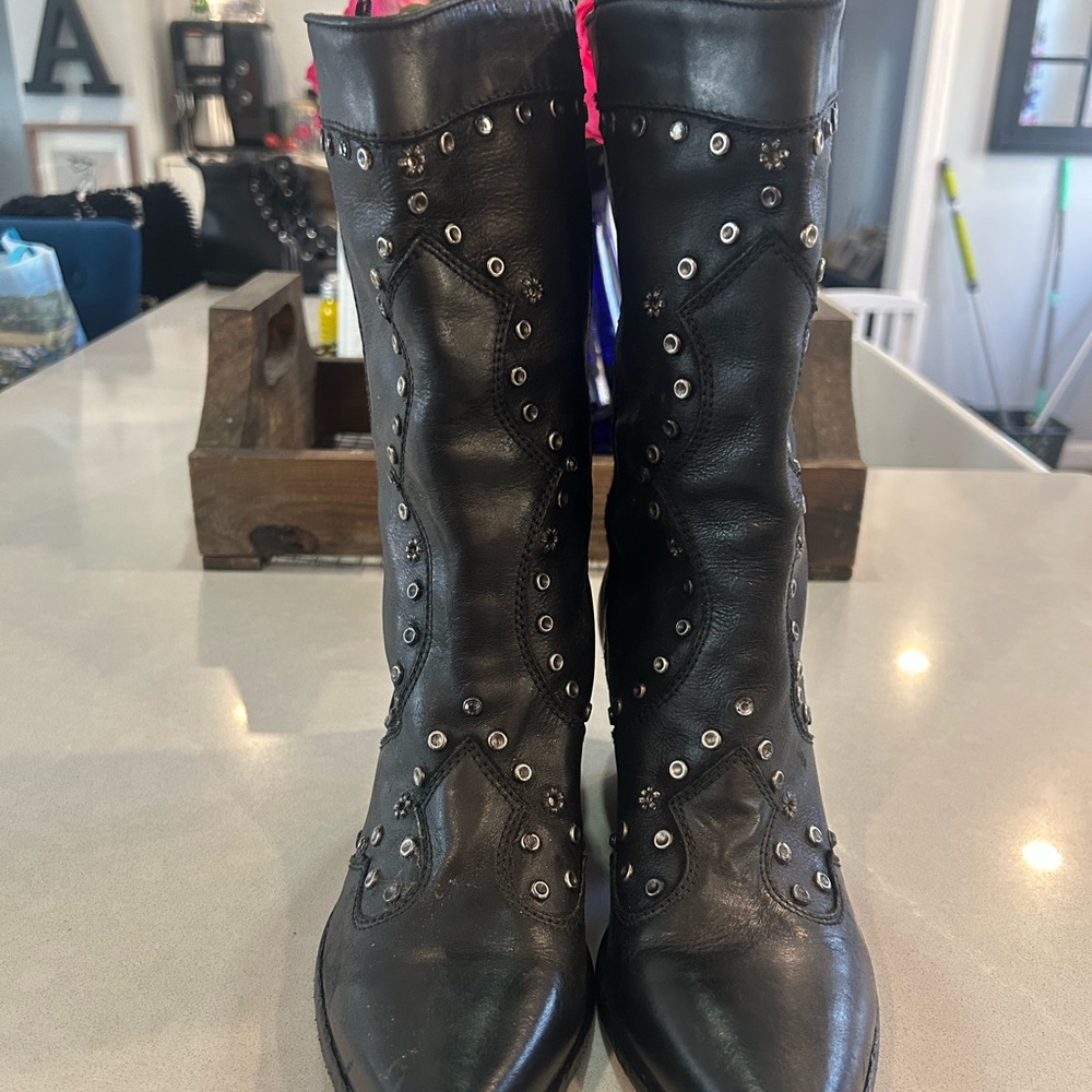 Vince Camuto Julenda Studded Western Boots Size 8.5. Worn/very good condition - Picture 2 of 6